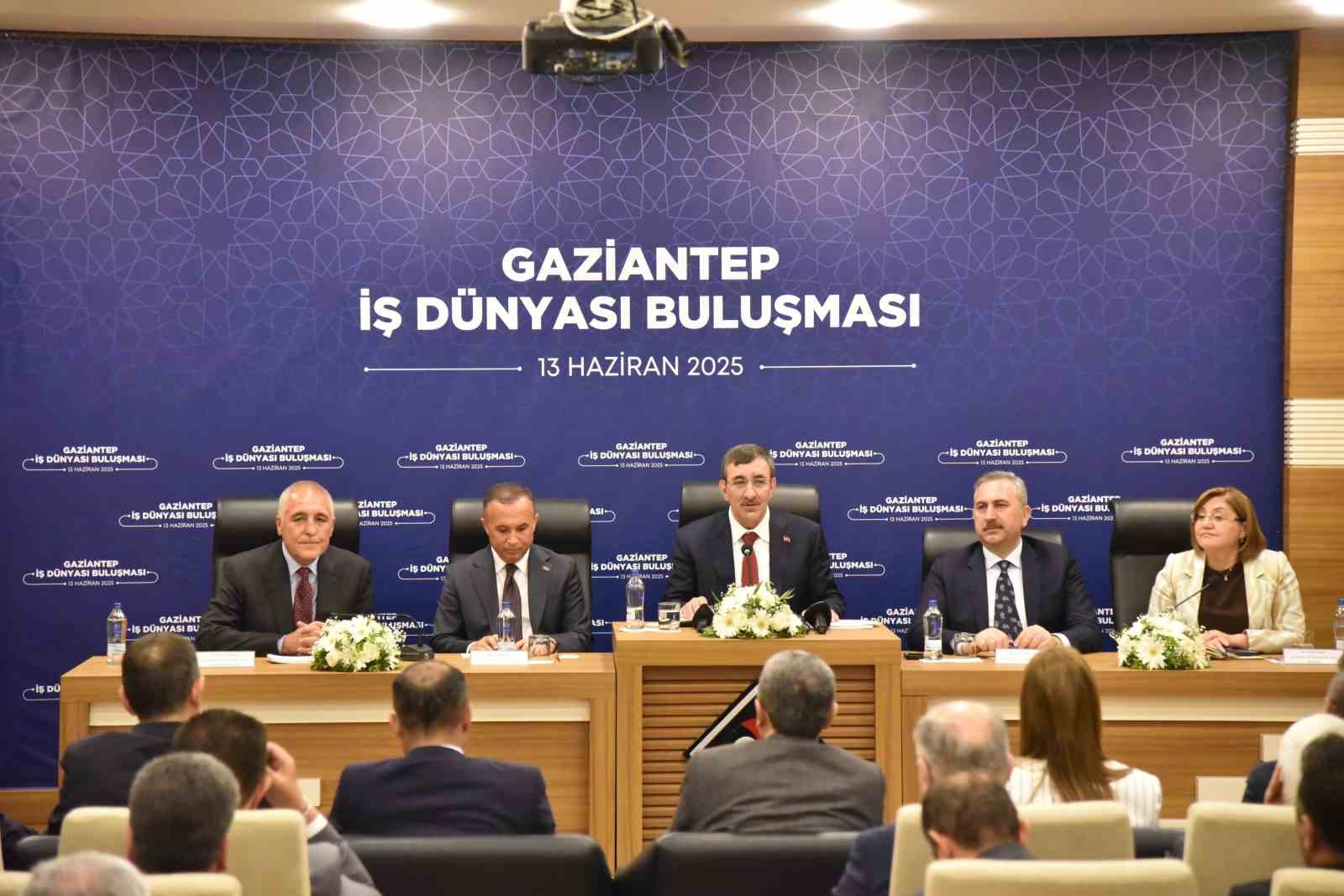 GSO Başkanı Ünverdi iş dünyasının taleplerini Cevdet Yılmaz’a sundu

