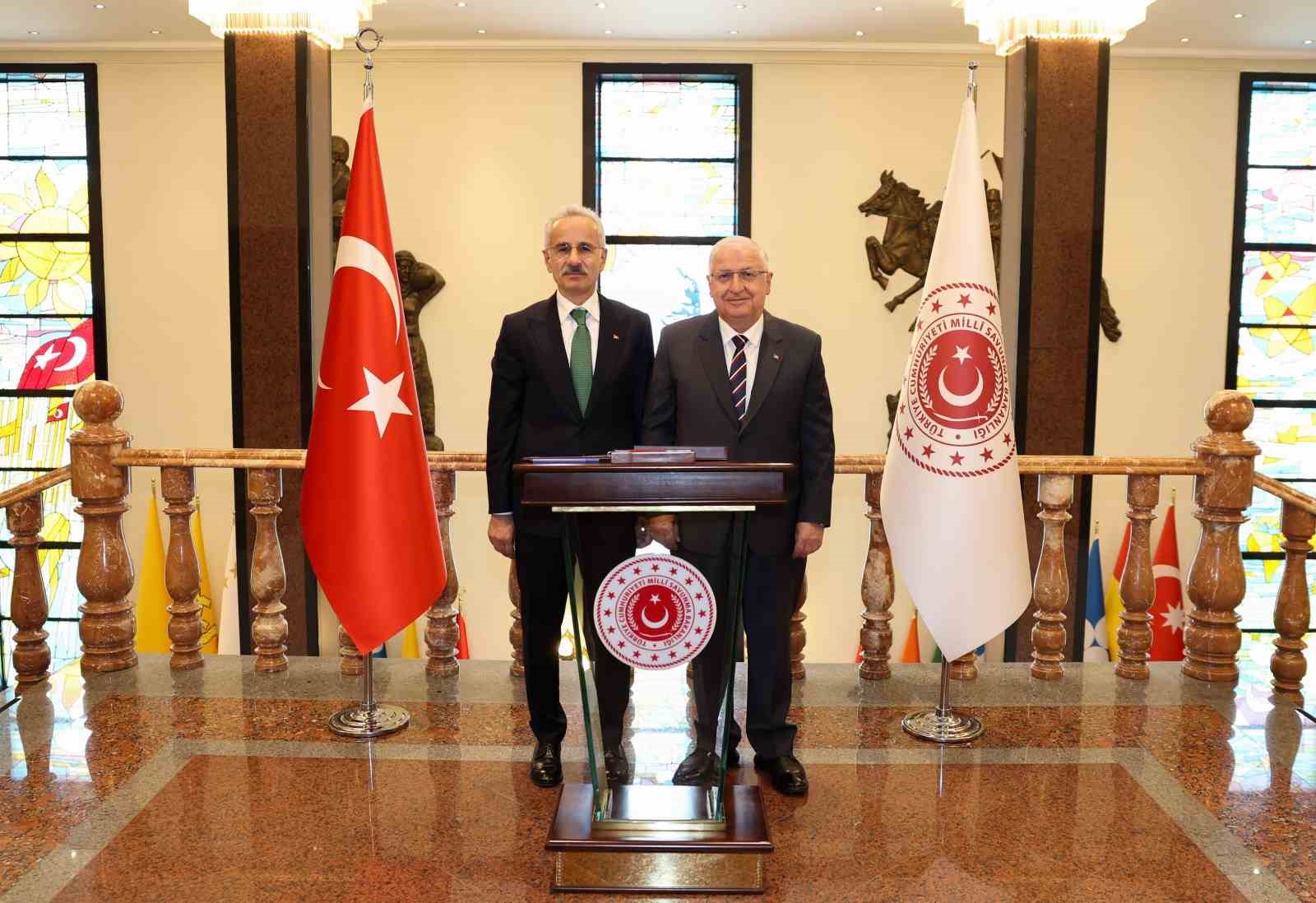 Bakan Güler, Ulaştırma ve Altyapı Bakanı Uraloğlu ile bir araya geldi