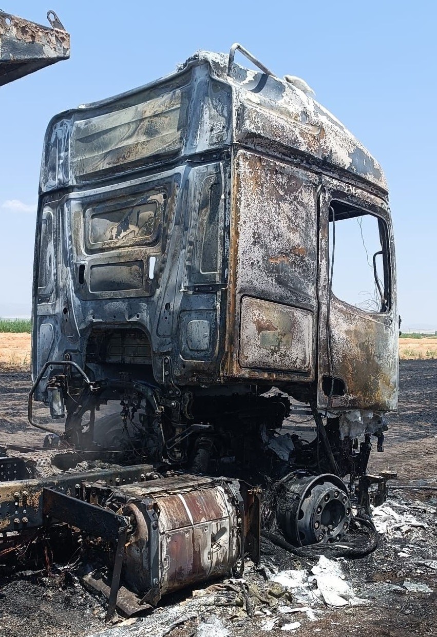 Anız yangını milyonluk tırı k&uuml;l etti
