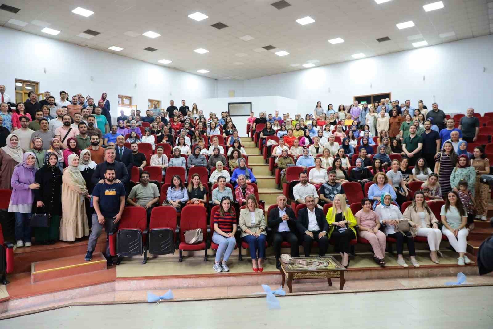 Vali Aydoğdu, İngilizce ve matematik branşlarında görev yapan öğretmenlerle bir araya geldi