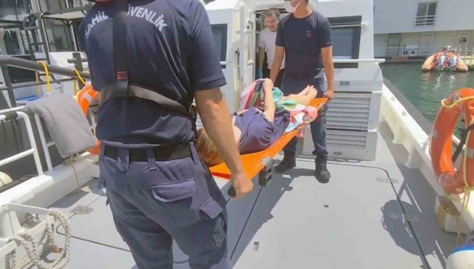 Gezi teknesinde rahatsızlanan vatandaşa tıbbi tahliye