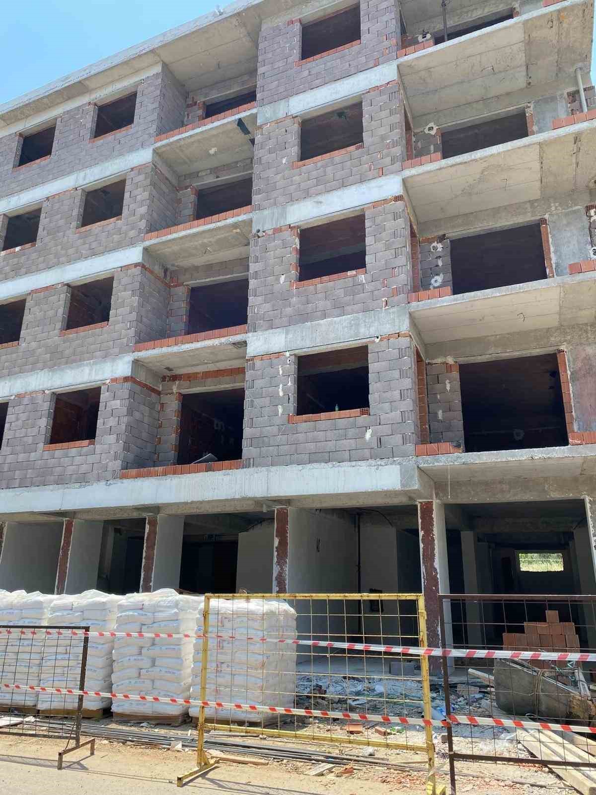 Alaşehir&rsquo;de inşaat iş&ccedil;isi 5. kattan d&uuml;şerek hayatını kaybetti
