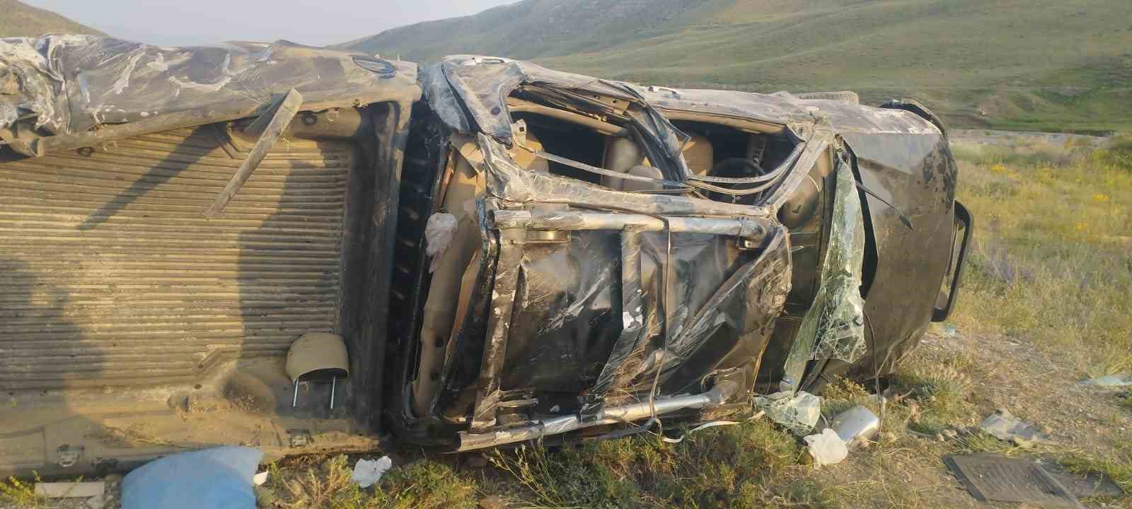 Başkale’de kamyonet takla attı: 4 yaralı