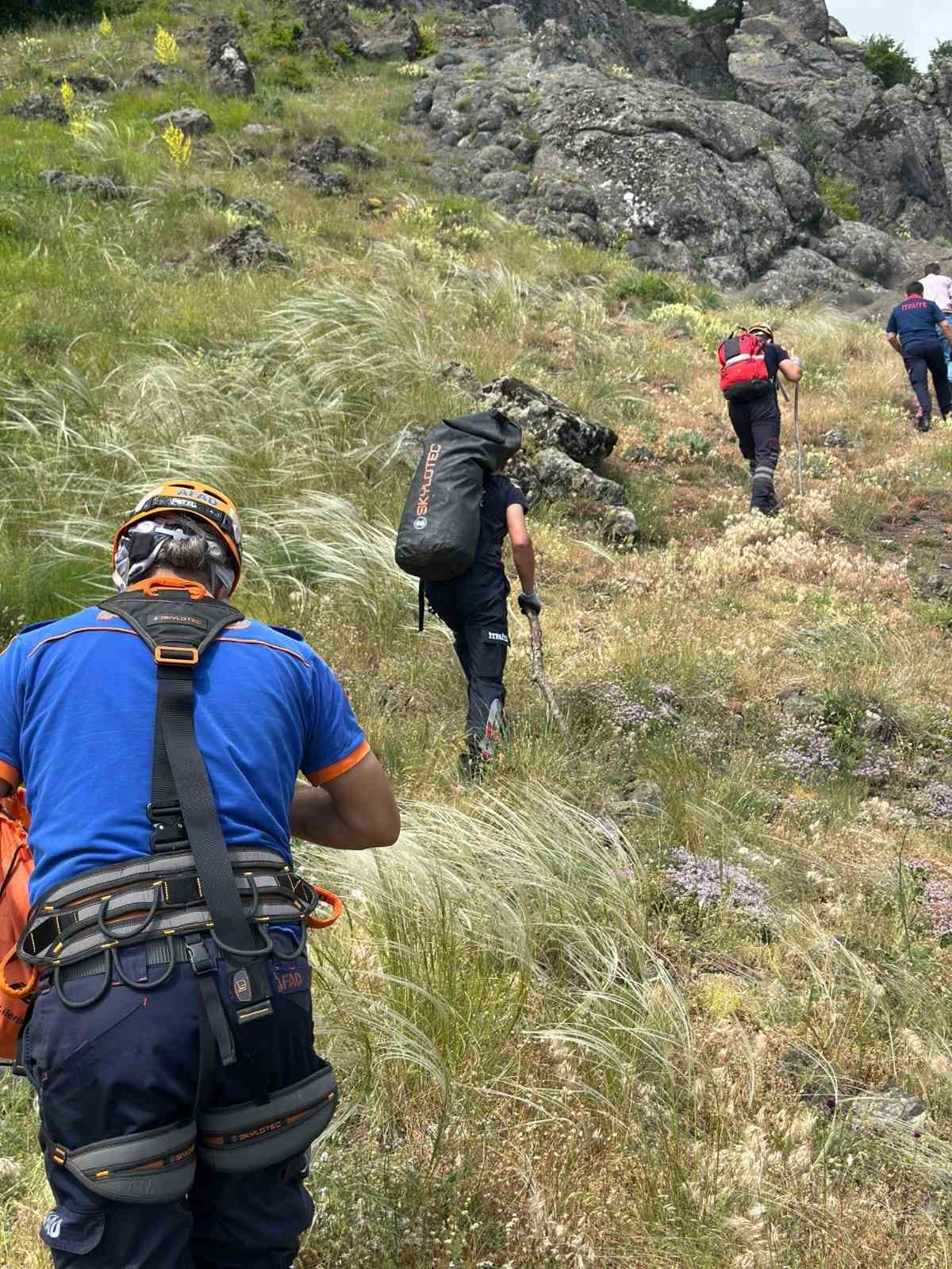 Kayalıklarda mahsur kalan ke&ccedil;iler kurtarıldı
