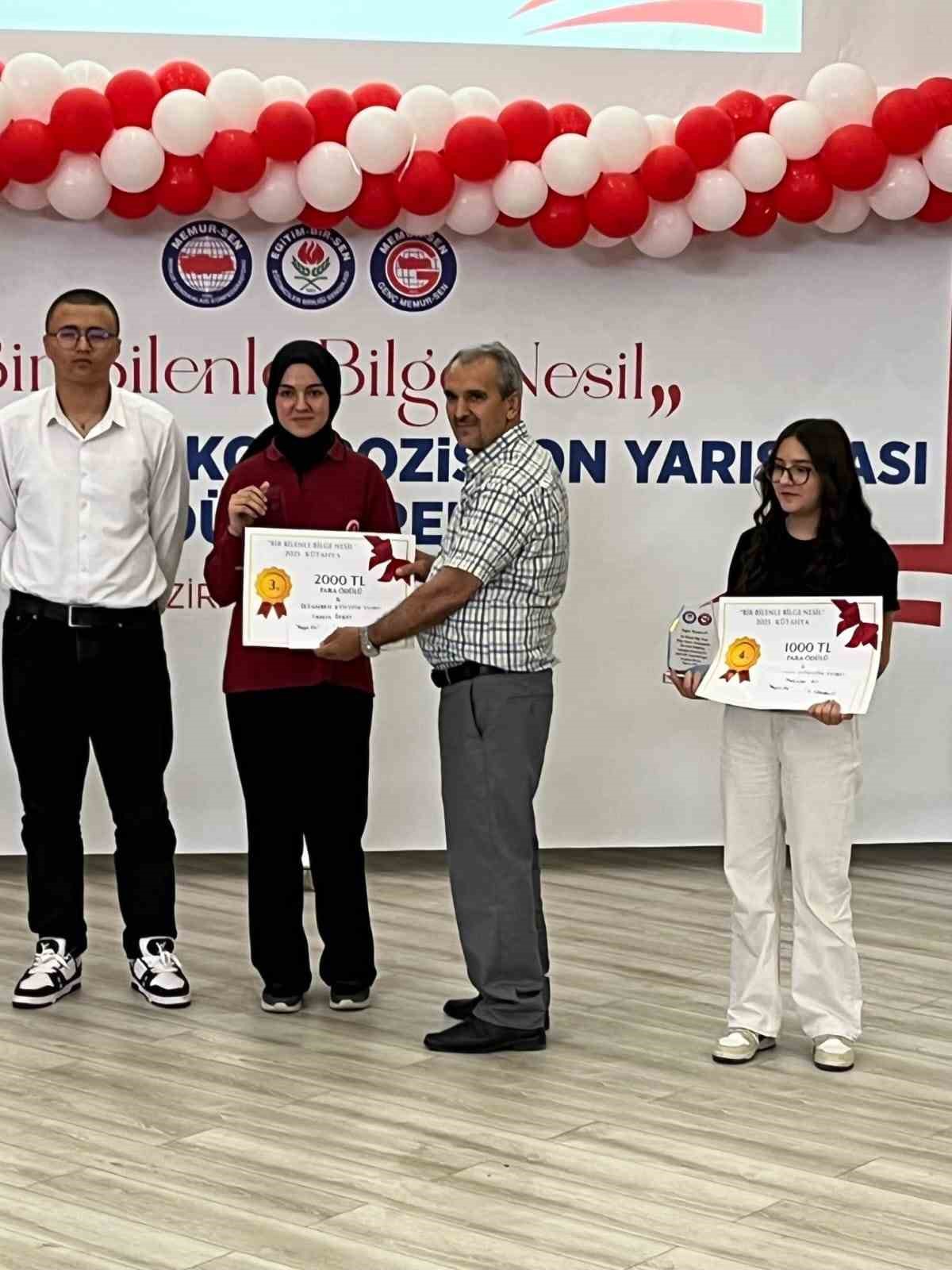 Kütahya’da "Bir Bilenle Bilge Nesil" yarışmasının ödülleri sahiplerini buldu
