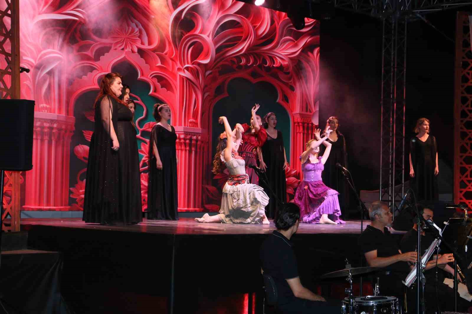 3 bin yıllık Zerzevan Kalesi’nde "1. Anadolu Opera ve Bale Festivali" düzenlendi
