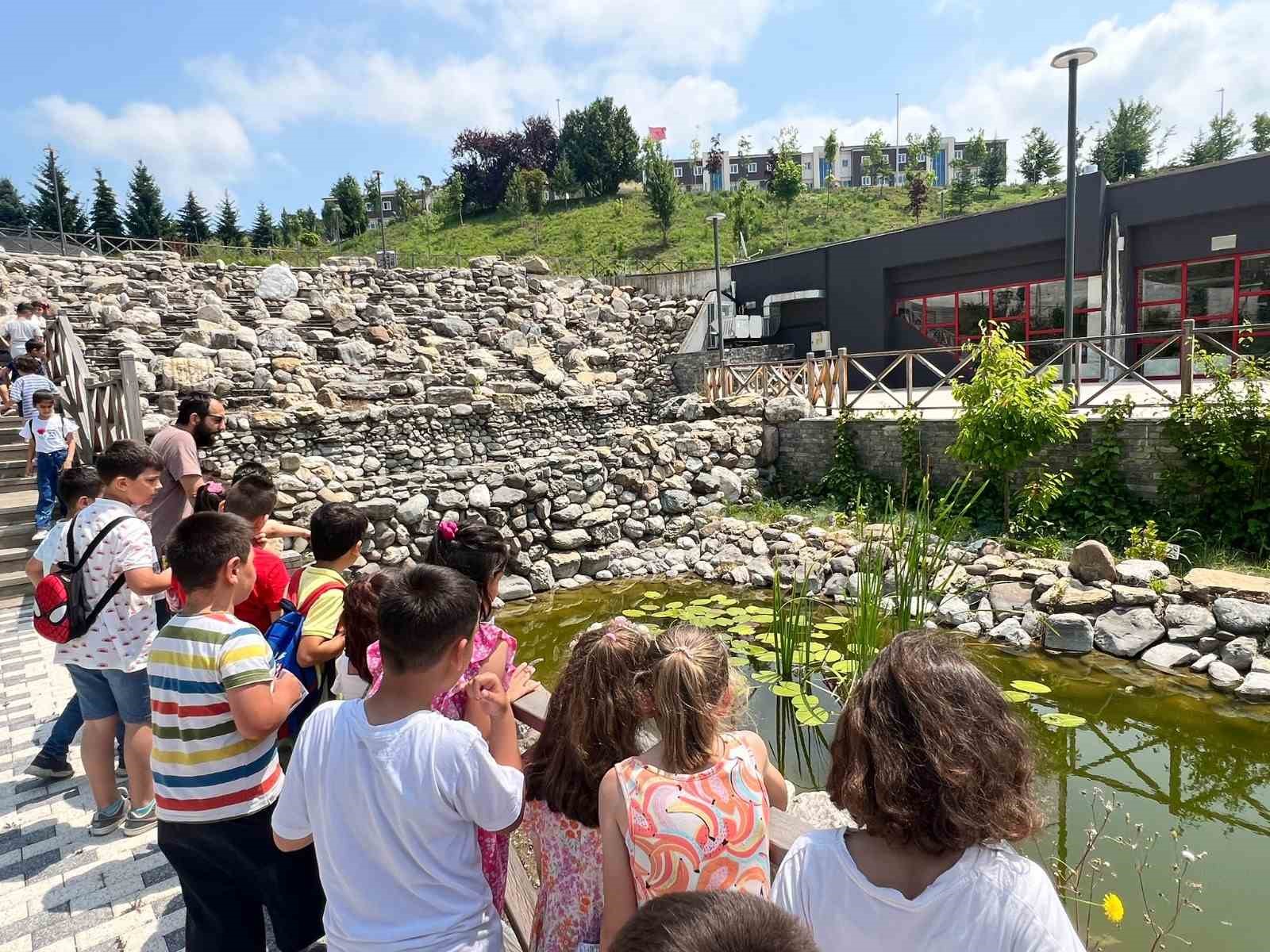 İlkokul &ouml;ğrencileri botanik bah&ccedil;esinde doğayla buluştu
