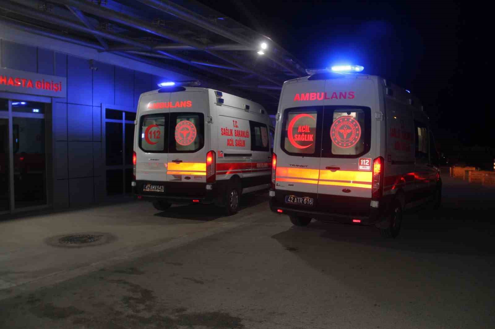 Yolcu otobüsü ile otomobil çarpıştı: 1 ölü, 8 yaralı