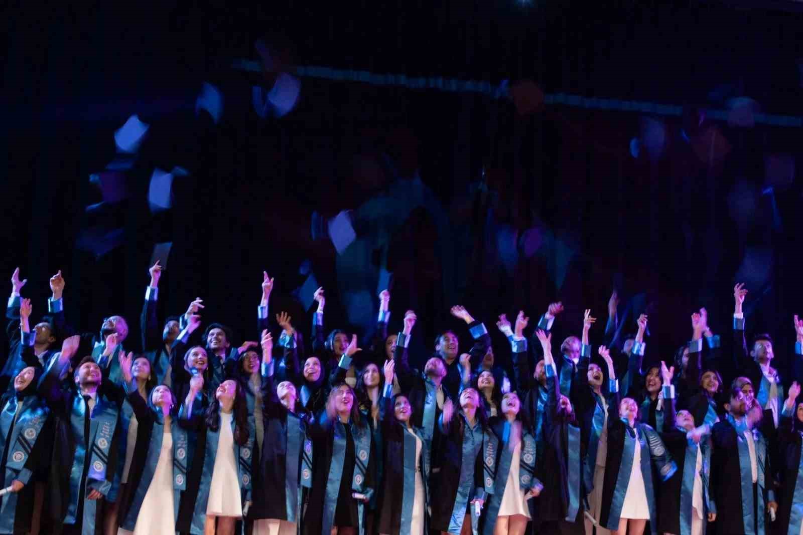 Eczacılık Fakültesi mezunları yemin etti