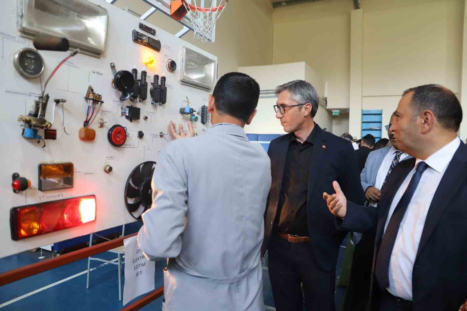 Bayburt&rsquo;ta Mesleki ve Teknik Eğitim Fuarı&rsquo;nda meslek dalları tanıtıldı
