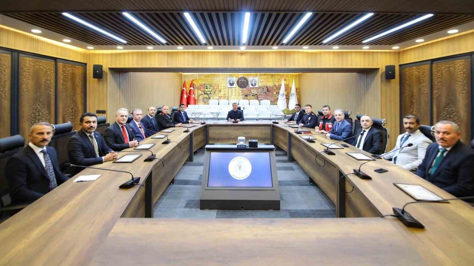 Erzincan’da başarılı birim amirlerine başarı belgesi