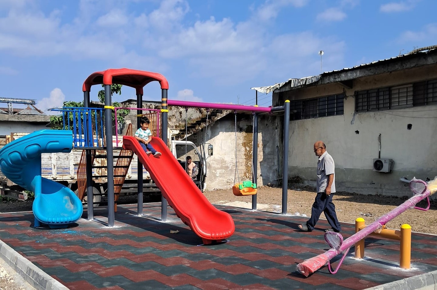 &Ccedil;ilimli Belediyesi&rsquo;nden &ccedil;ocuklara karne hediyesi
