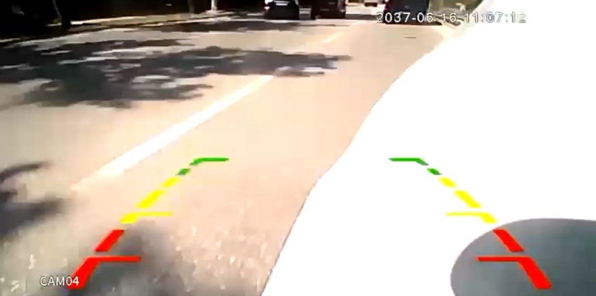 Mudanya Yolu&rsquo;nda makas dehşeti...İki aracın karıştığı kaza kamerada
