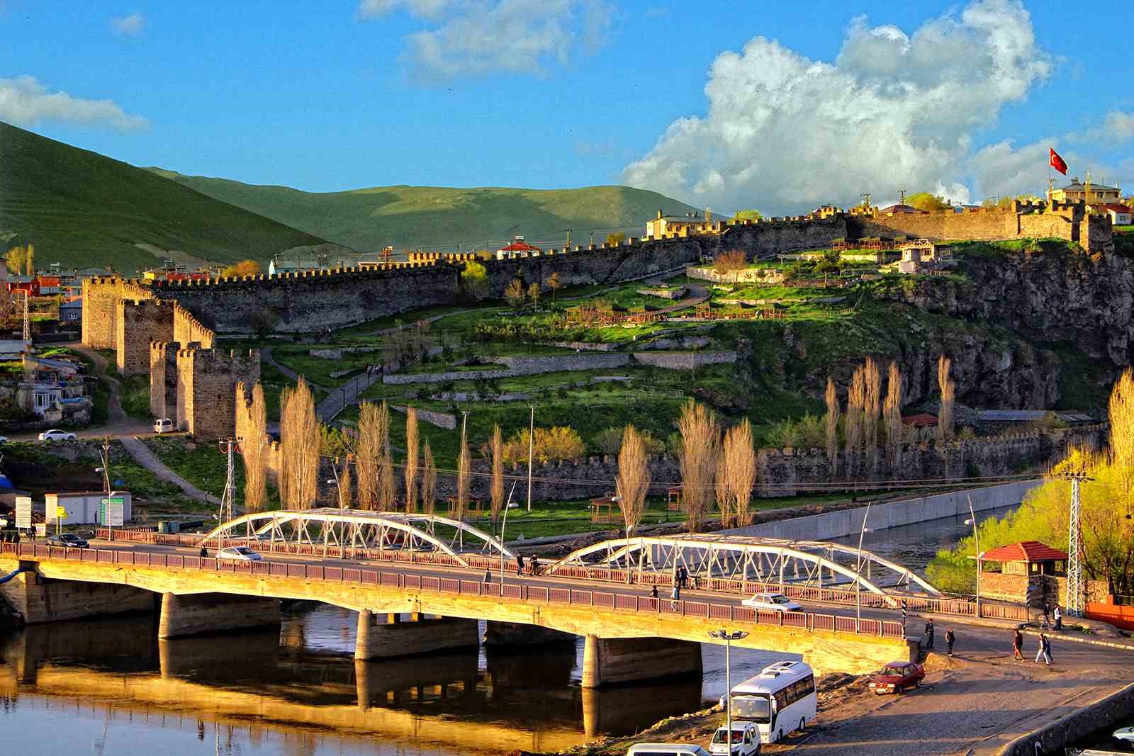 Ardahan Kalesi turizme kazandırılıyor