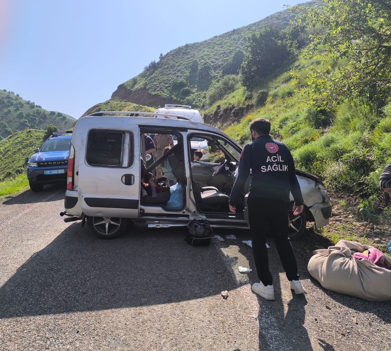 Navigasyonun yanlış yola y&ouml;nlendirdiği aileyi taşıyan ara&ccedil; kaza yaptı: 5 yaralı
