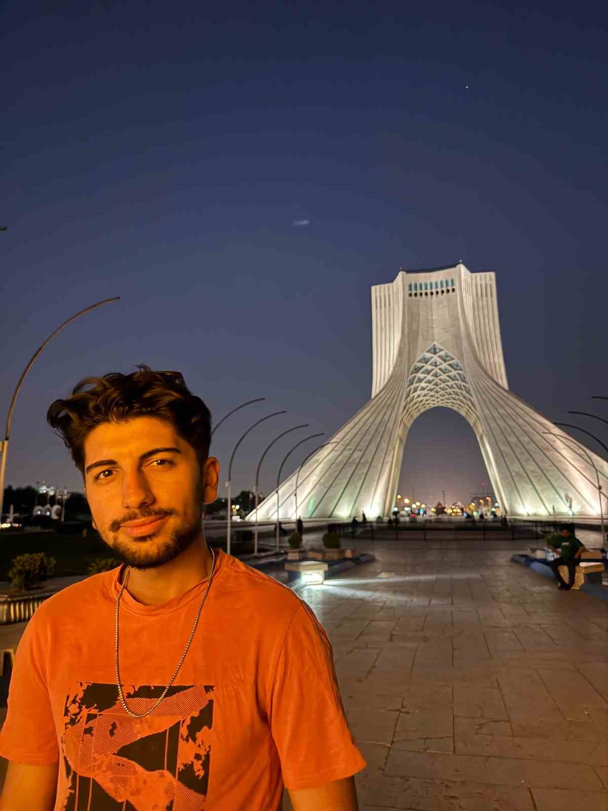 Elazığlı T&uuml;rk gezgin Şahinoğlu: "İnsanlar tedirgin, dualarınızı bekliyoruz"
