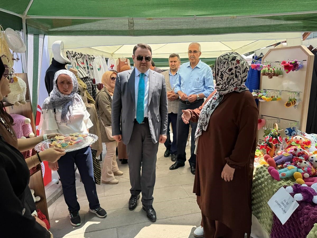 Vali Musa Işın, ADEM projesi kapsamında hazırlanan el emeği &uuml;r&uuml;nler sergisini ziyaret etti
