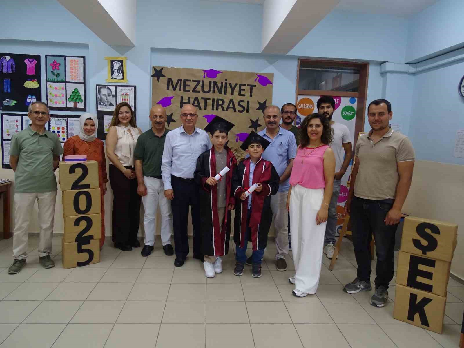 Özel öğrencilerin mezuniyet sevinçlerine ortak oldular