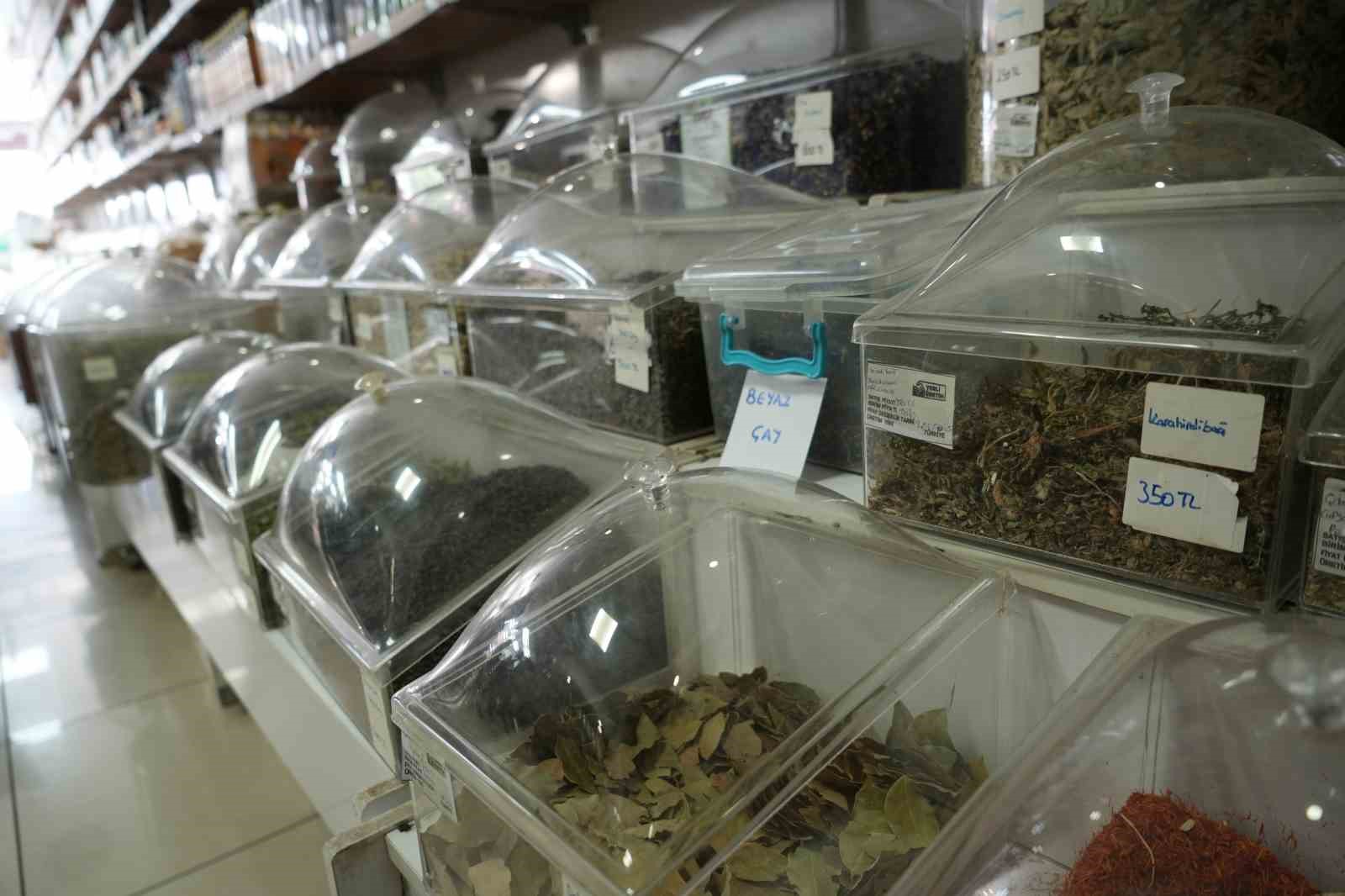 Kilosu 10 bin lira olsa da rağbet büyük: Yazın gözdesi bitkisel ürünler
