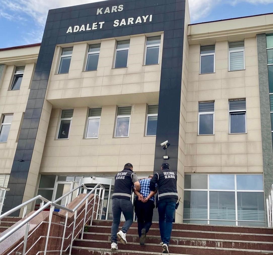 Kars’ta 15 yıl hapis cezası ile aranan 1 kişi yakalandı
