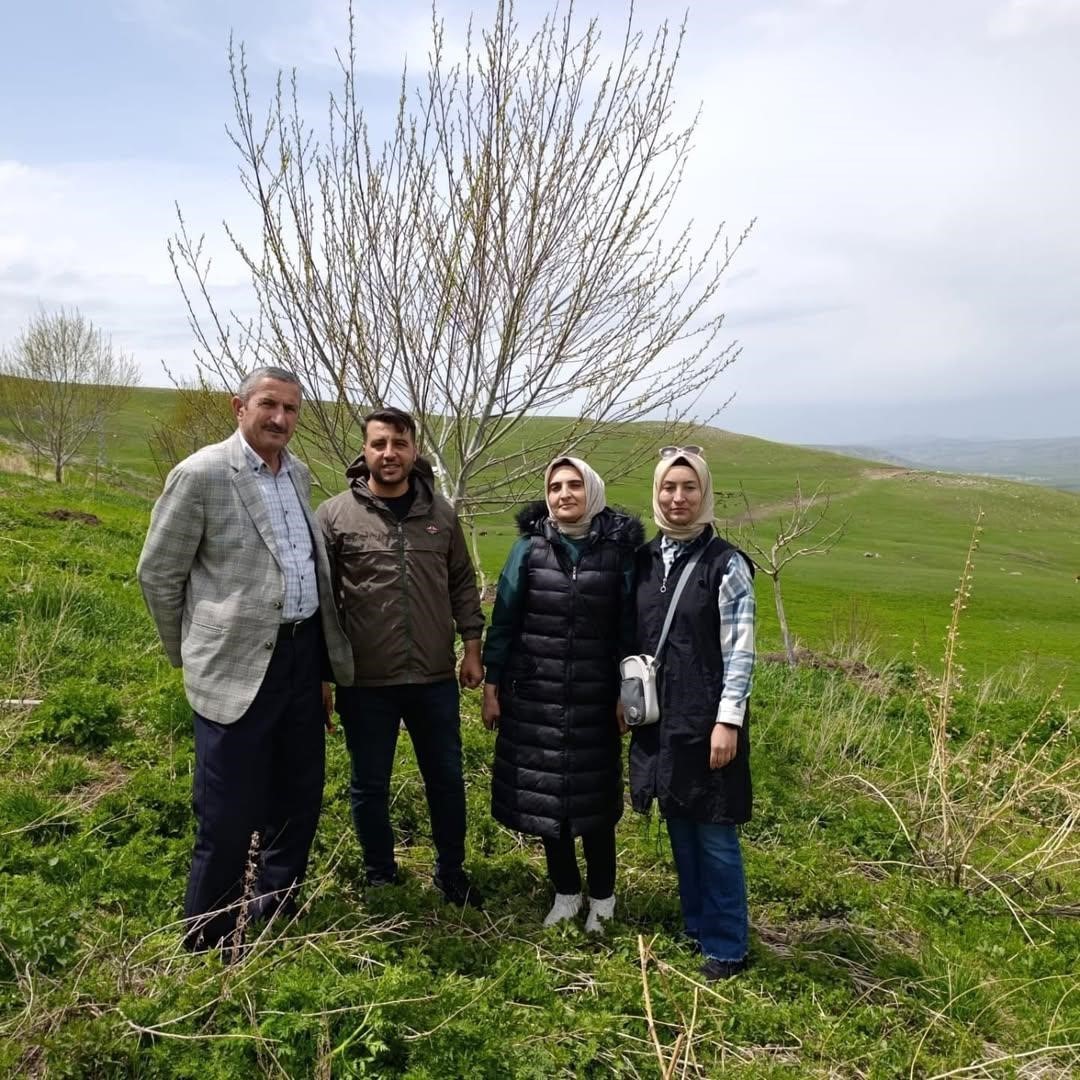 Hamur&rsquo;da &Ccedil;ift&ccedil;ilere budama ve aşılama eğitimi verildi
