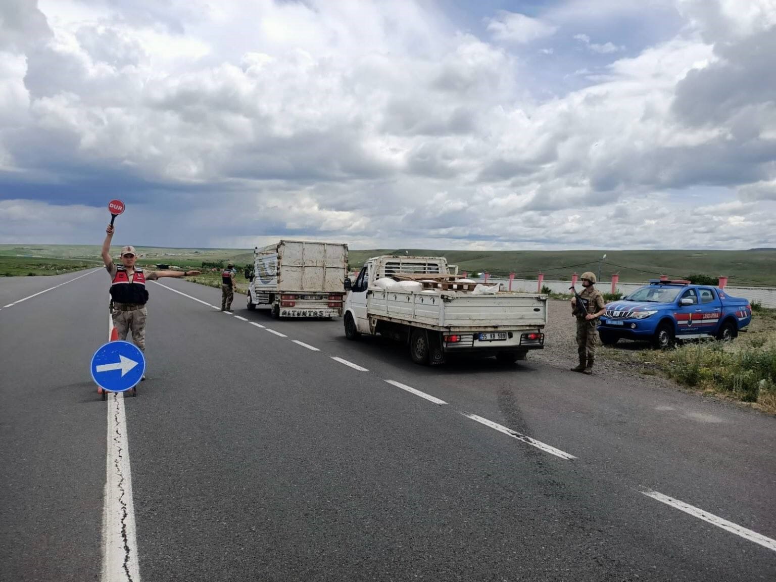 Kars’ta jandarmadan huzurlu sokaklar uygulaması