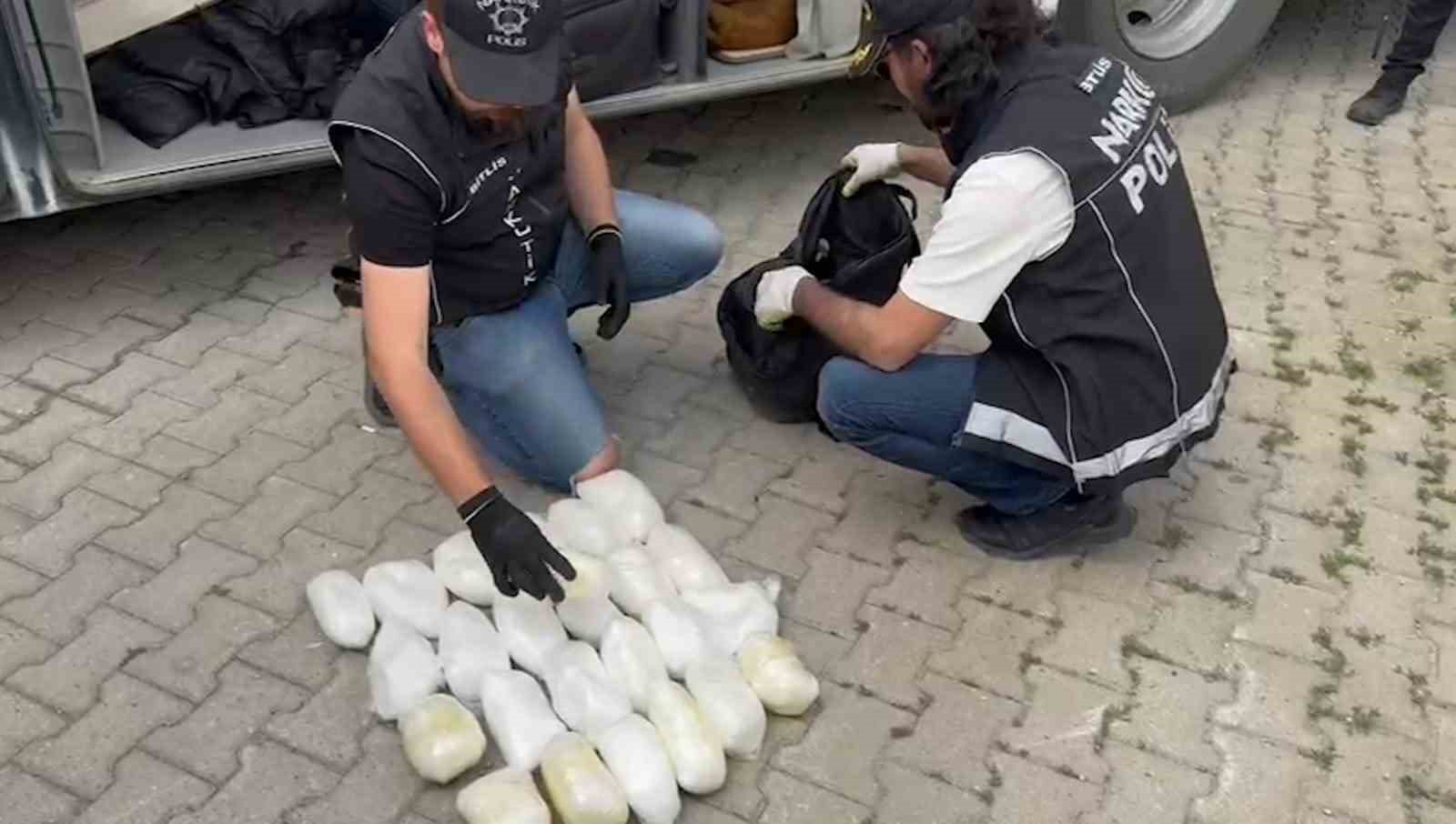 Bitlis’te 13 kilo metanfetamin ele geçirildi 