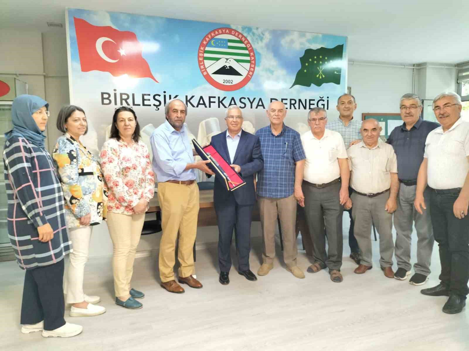 Birleşik Kafkasya Derneği&rsquo;nden Kaymakam D&ouml;nmez&rsquo;e veda
