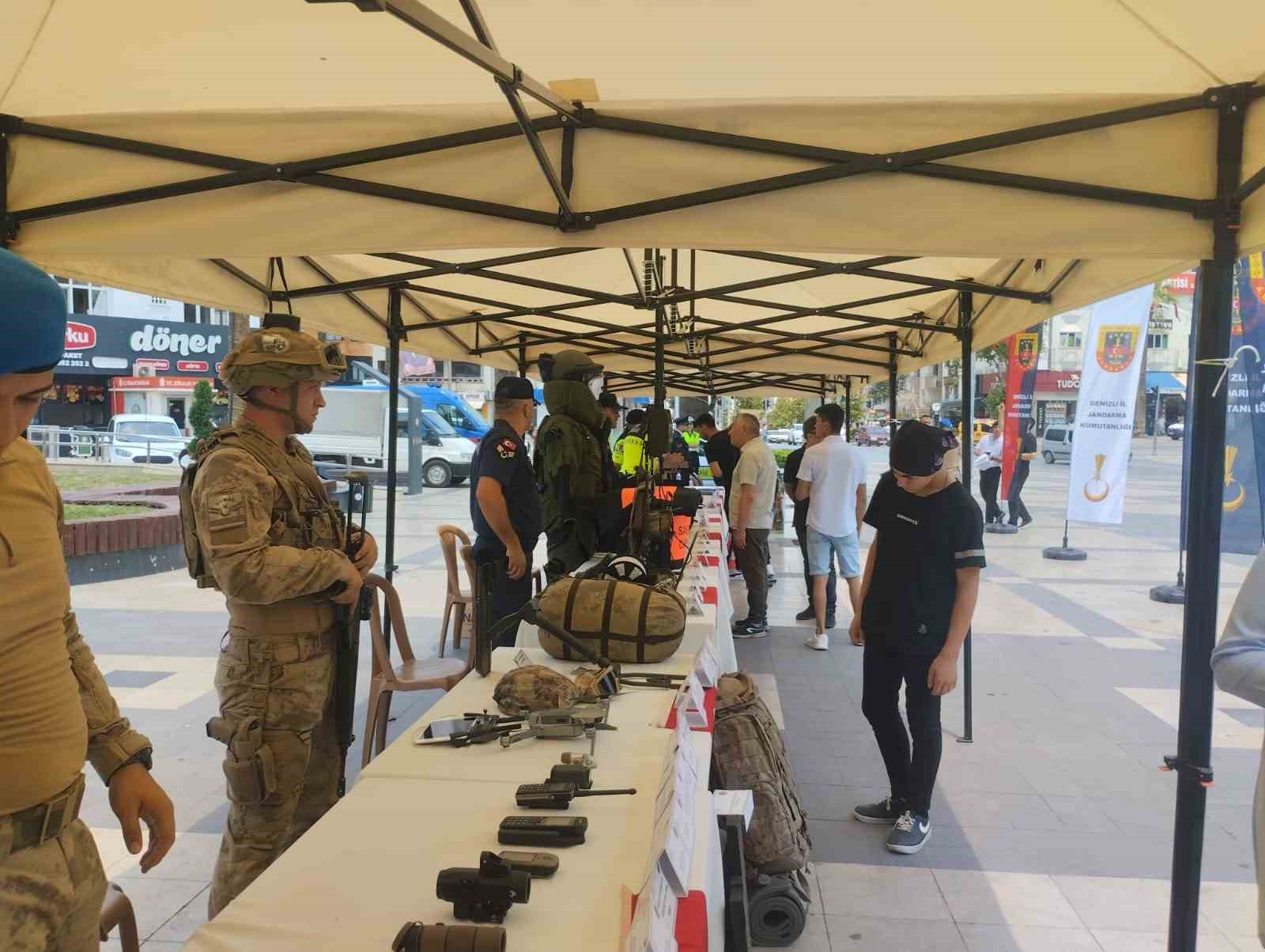 Denizli İl Jandarma Komutanlığı teknolojik donanımını vatandaşlara tanıttı
