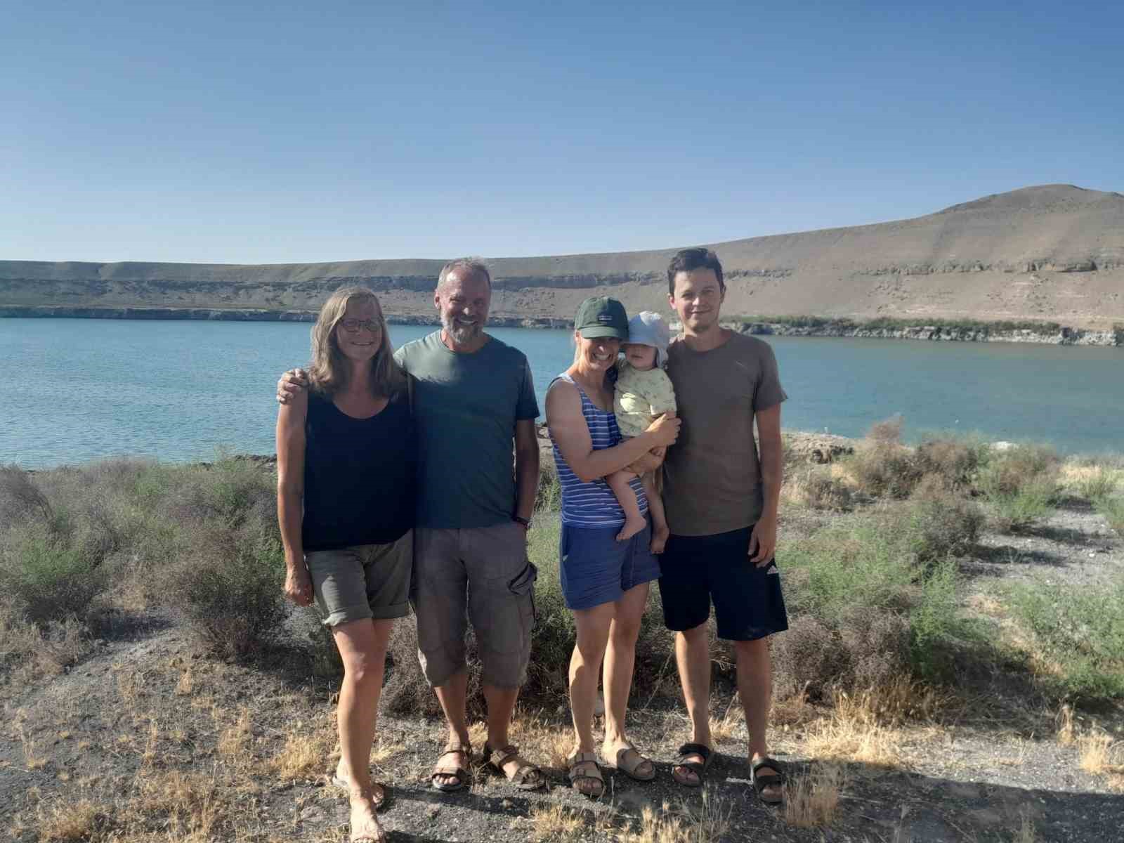 Karapınar’ın doğal güzelliği Acıgöl, yabancı turistlerin gözdesi oldu