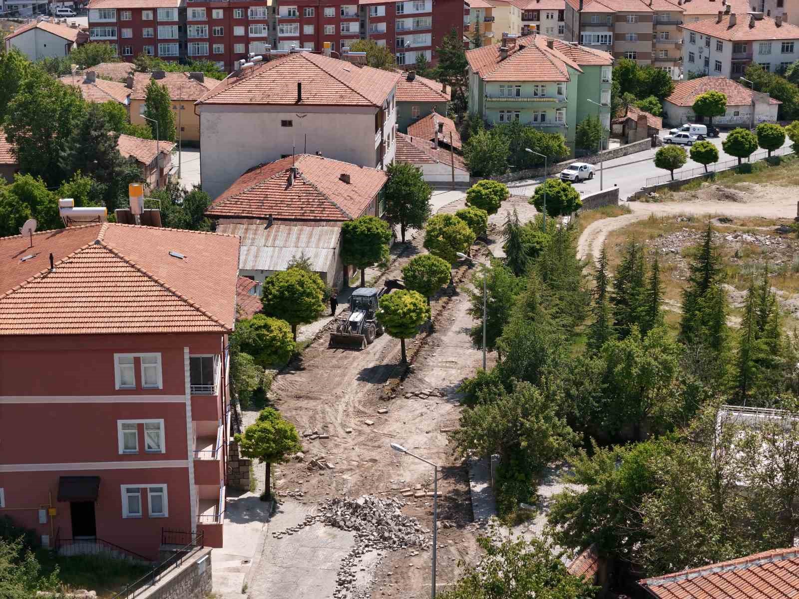 Akdağmadeni’nde sıcak asfalt çalışmaları başladı
