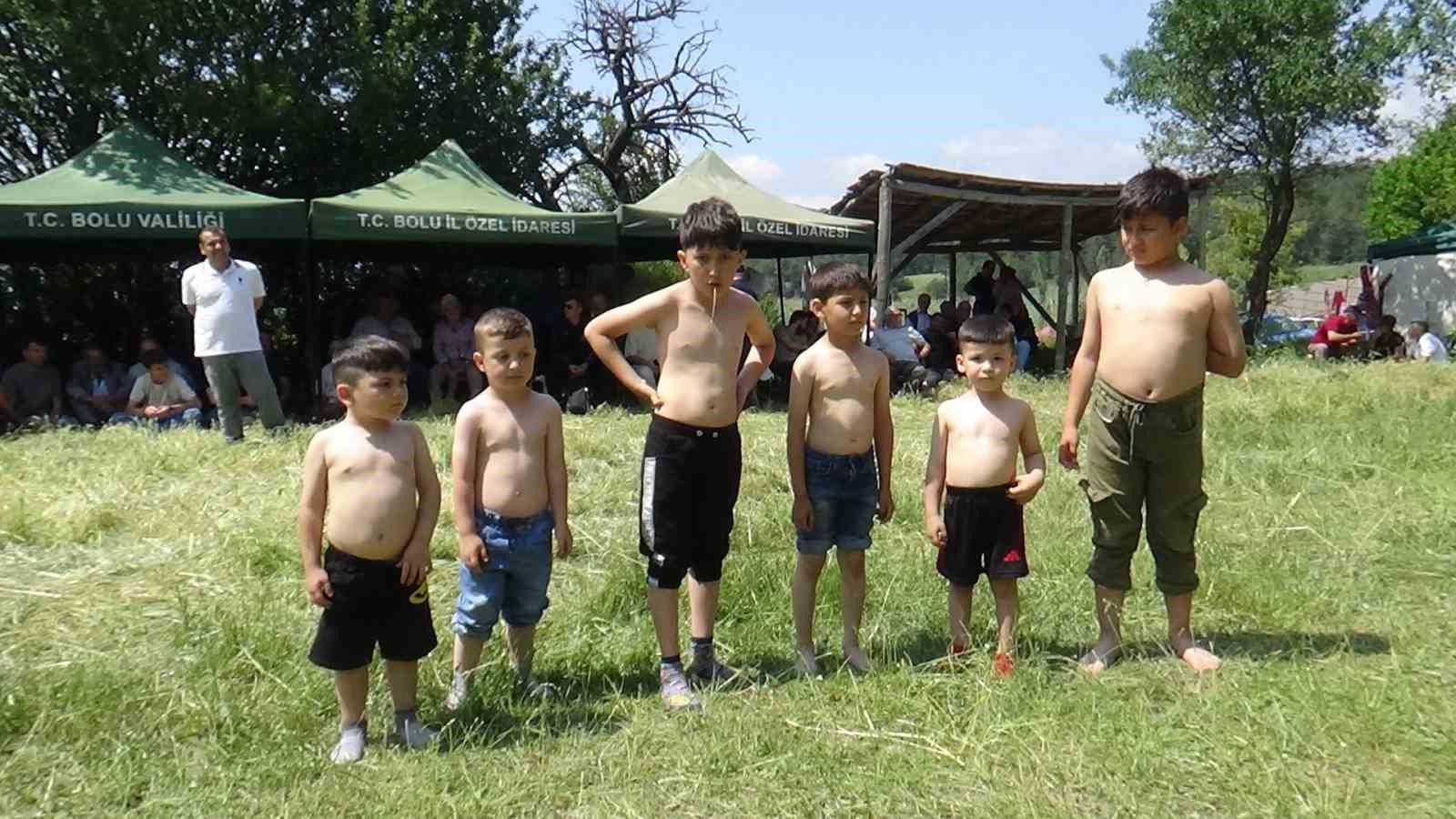 Karakucak Güreşleri renkli görüntülere sahne oldu
