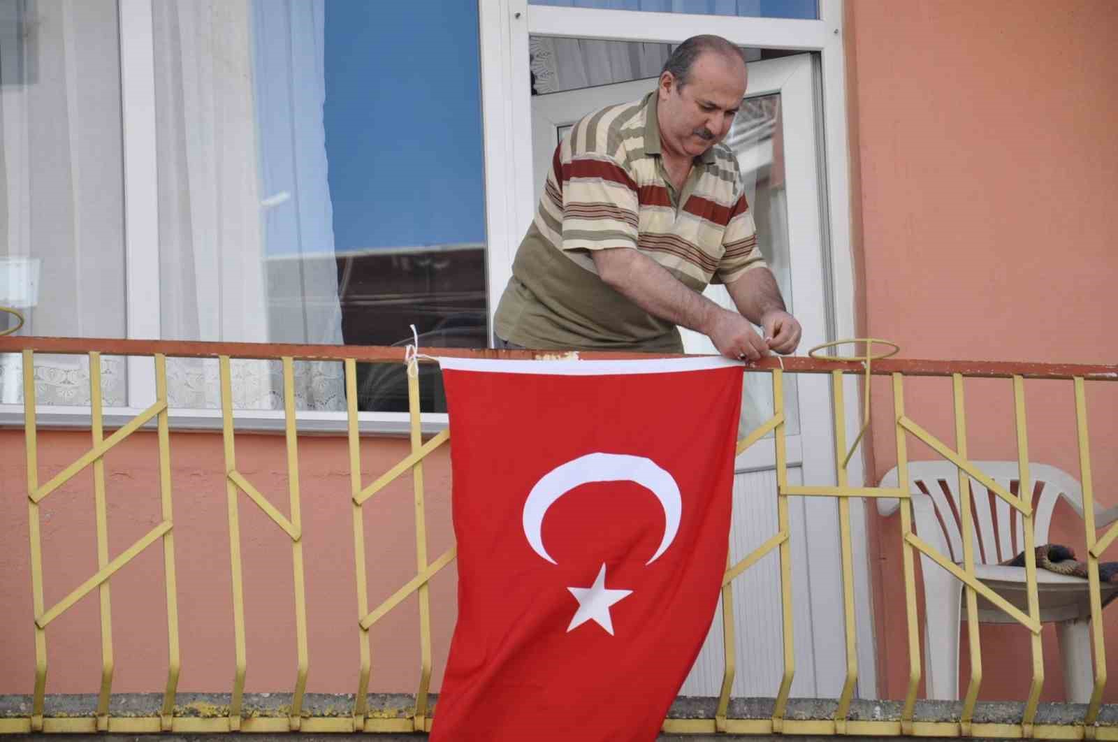 Bayrak Asan Dayı’nın mutlu günü
