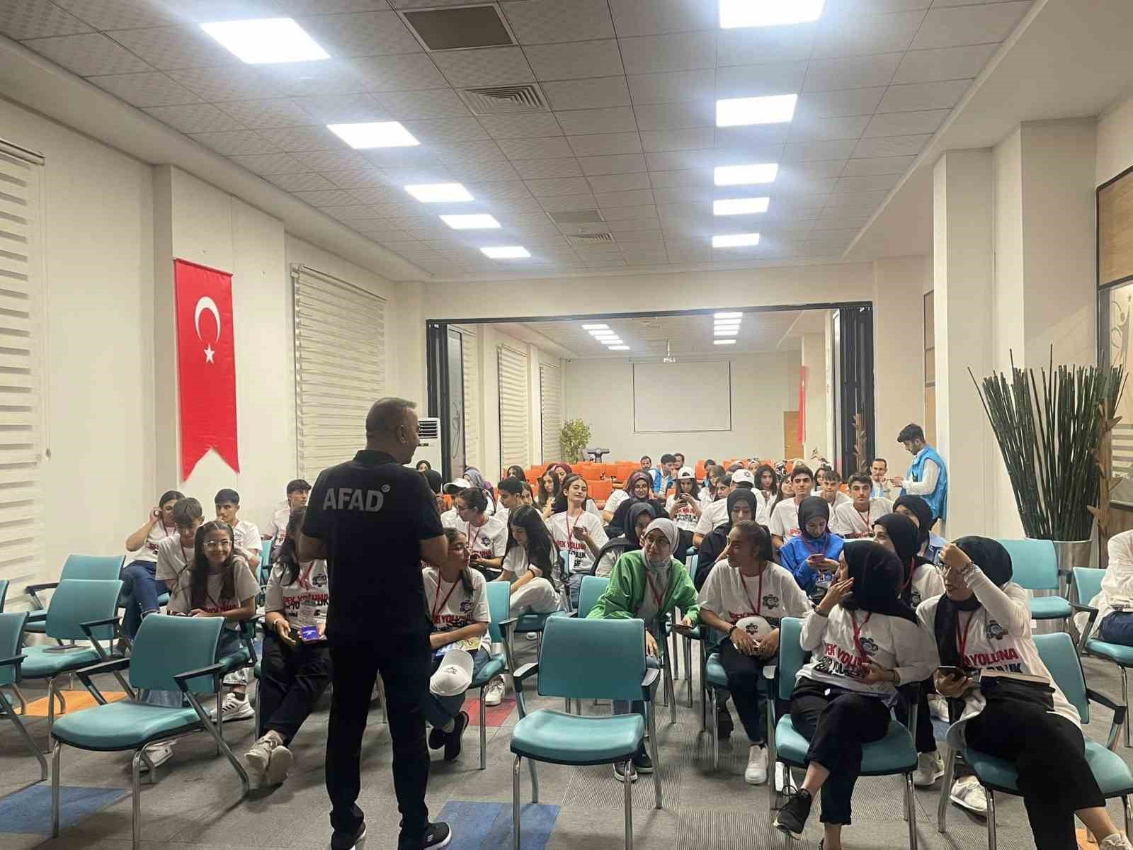 Elazığ’da öğrencilere afet ve acil durum yönetimi eğitimi
