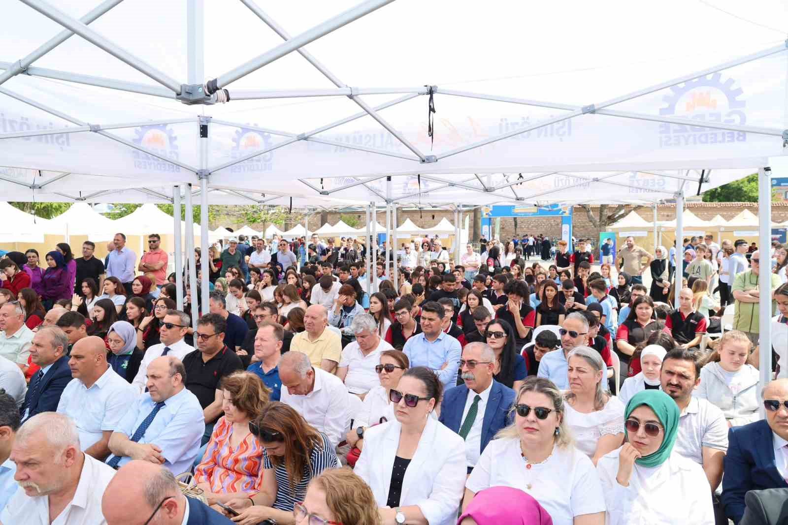 Gen&ccedil;lerin kariyer planlamalarına katkı sağlayacak fuar a&ccedil;ıldı
