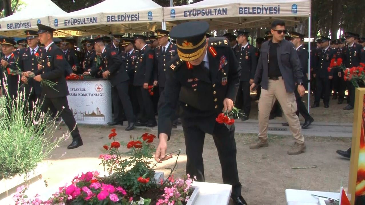 Jandarma Genel Komutanlığı&rsquo;nın 186&rsquo;ıncı kuruluş yıl d&ouml;n&uuml;m&uuml;nde şehitler kabri başında anıldı
