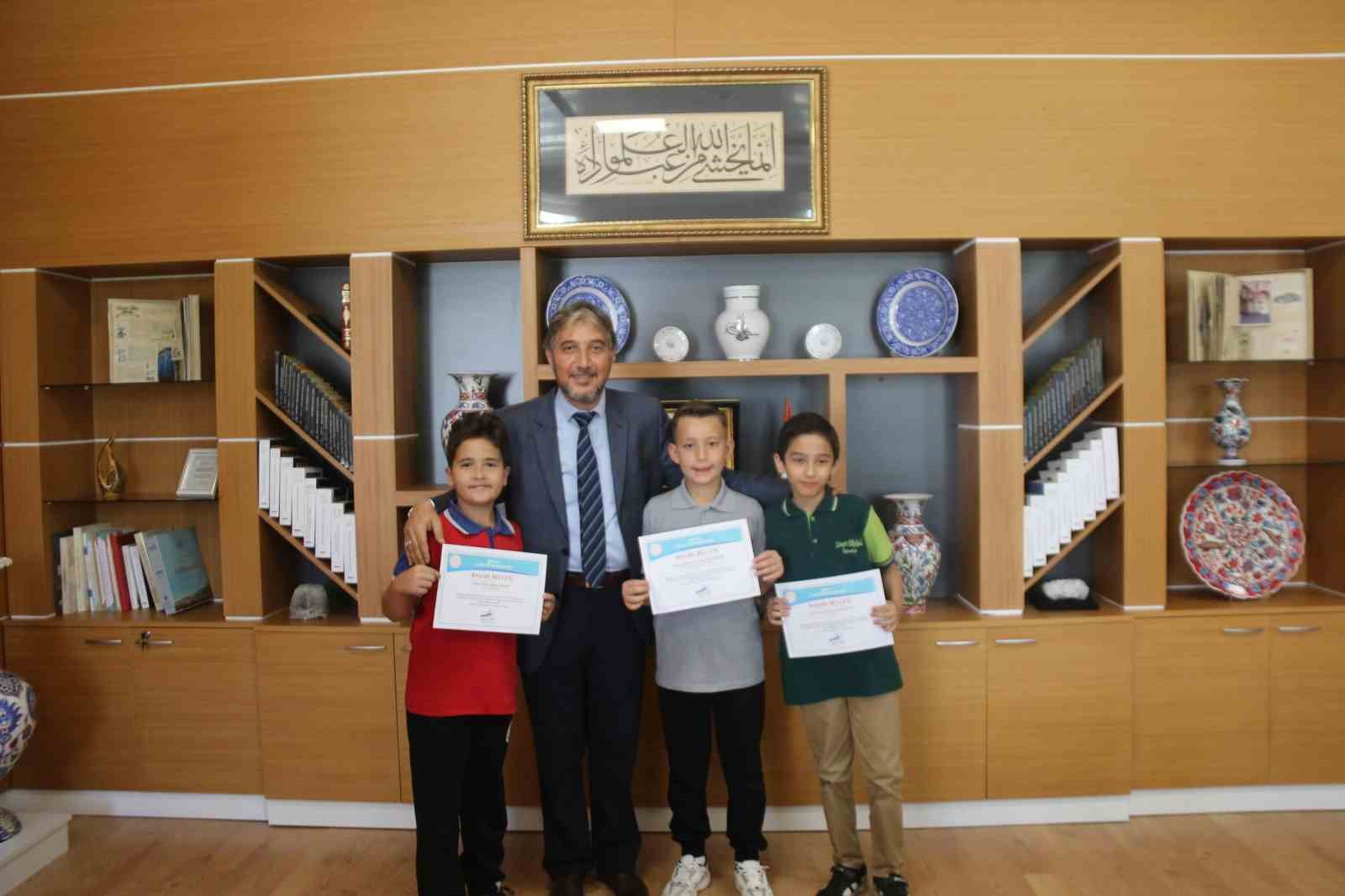 Kütahya’da yarışmalarda dereceye giren öğrencilere belge ve ödülleri verildi