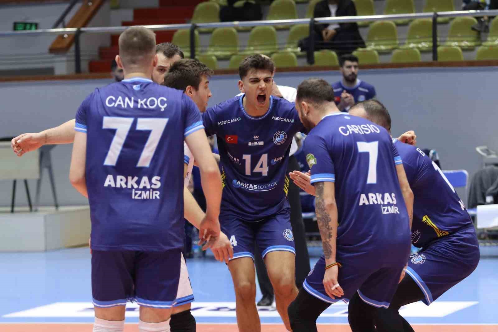 Arkas Spor’da 5 oyuncu gitti