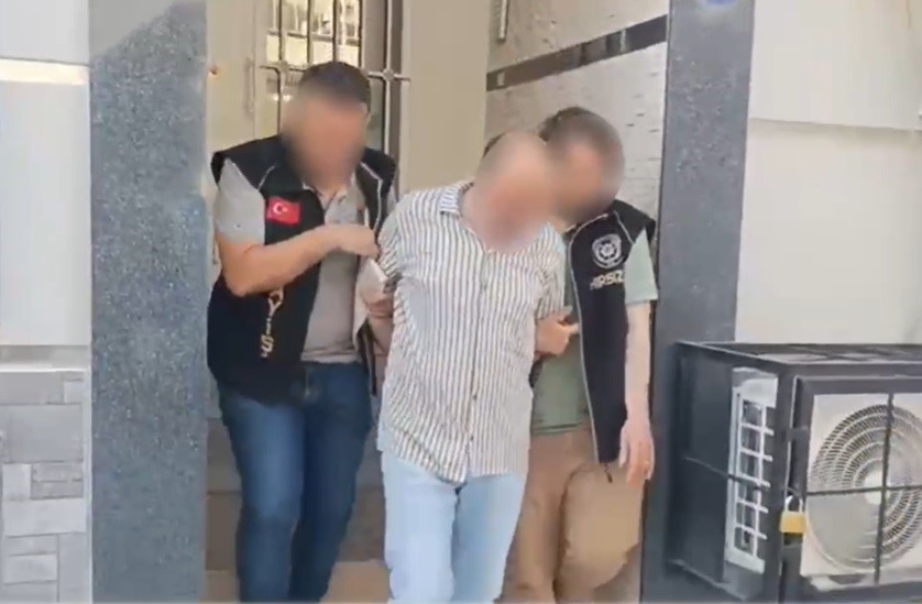 İzmir’de 146 aranan şahıs, şafak operasyonuyla yakalandı