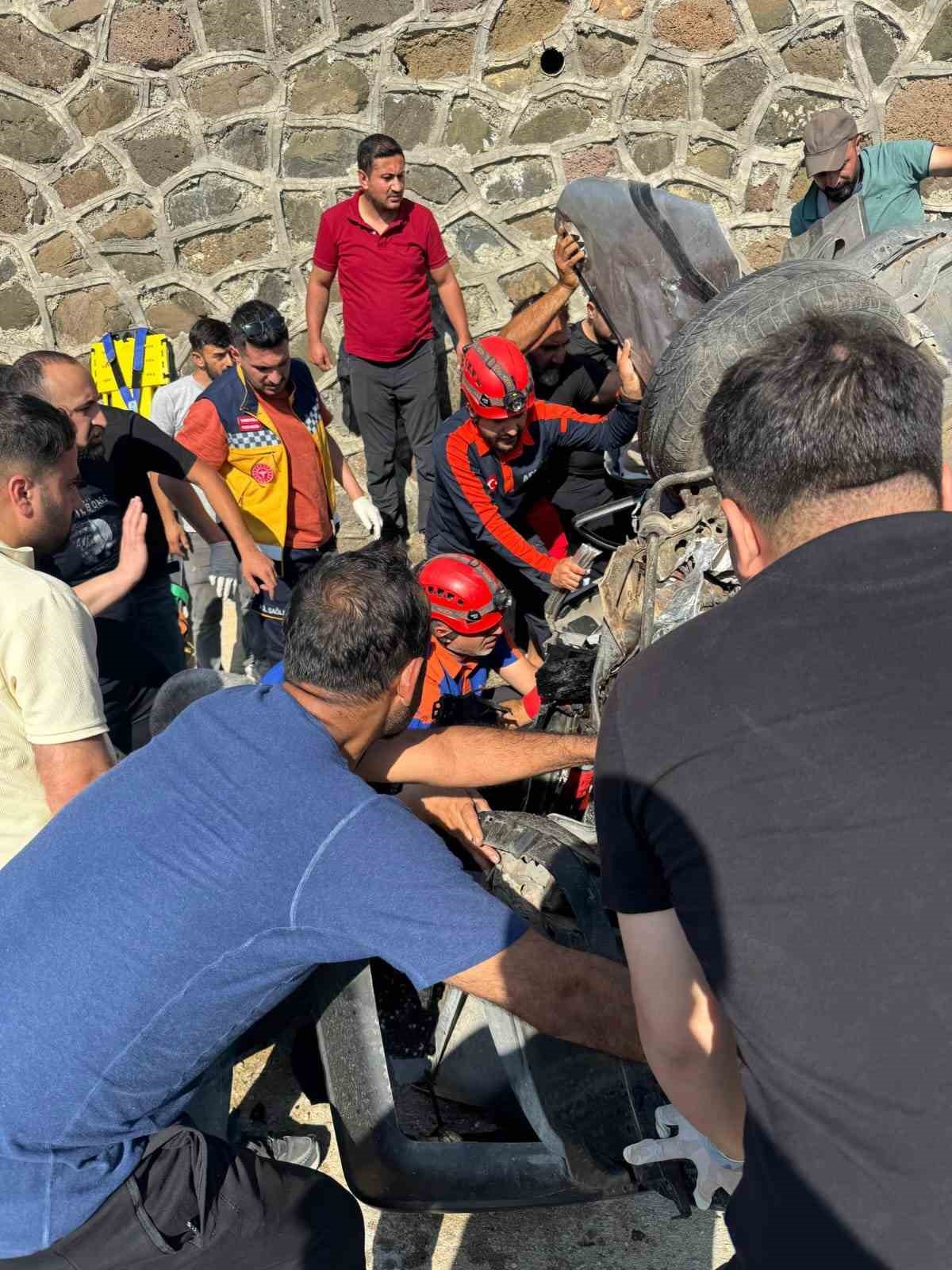 (D&uuml;zeltme) Tunceli&rsquo;de korkun&ccedil; kaza: 1&rsquo;i ağır 6 yaralı
