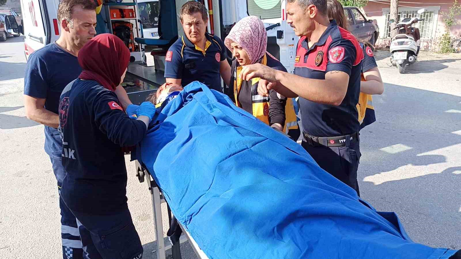 Kontrolden &ccedil;ıkan otomobil dere yatağına u&ccedil;tu anne ve oğlu yaralandı
