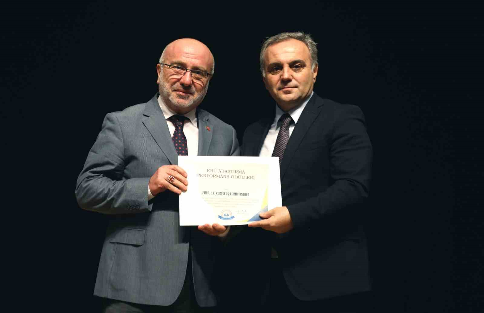 ERÜ’de "2024 Yılı Araştırma Performansı Değerlendirme Toplantısı ve Ödül Töreni" düzenlendi