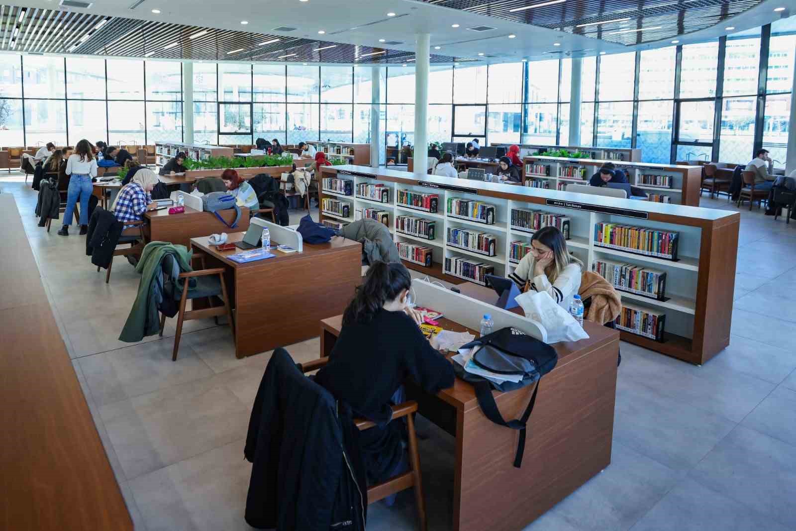 Kocaeli&rsquo;deki 8 k&uuml;t&uuml;phane 281 bin kitapseveri ağırladı
