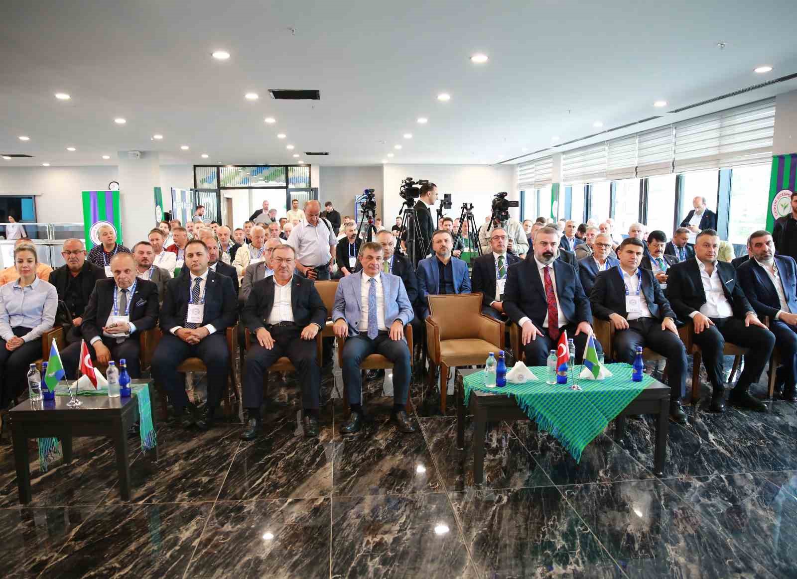 İbrahim Turgut yeniden &Ccedil;aykur Rizespor başkanlığına se&ccedil;ildi
