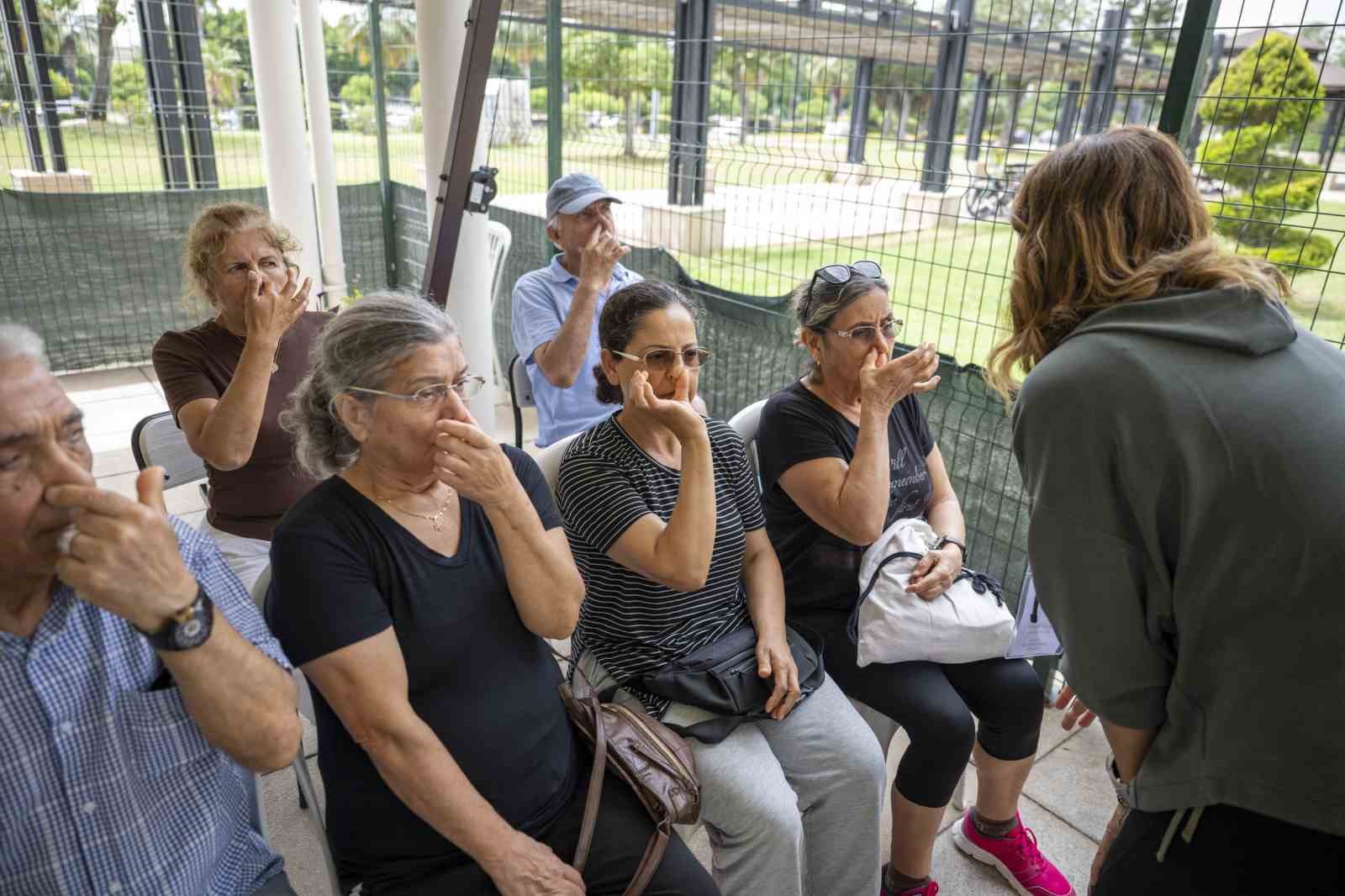 Mersin’de yaşlılara doğru solunumun önemi anlatıldı