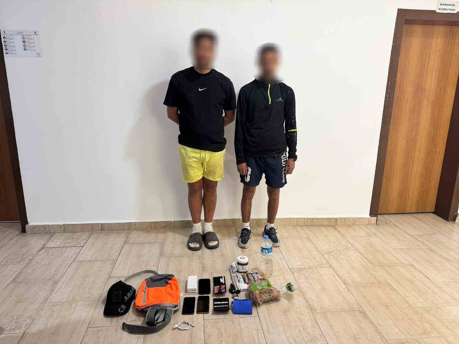 Yunanistan’a yüzerek geçme hazırlığında olan düzensiz göçmenler yakalandı