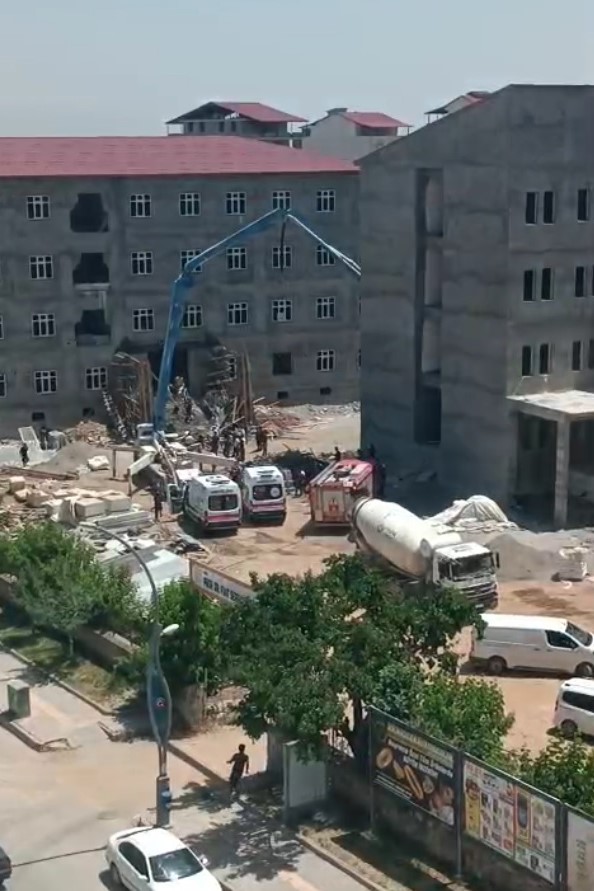 Muş&rsquo;ta sundurma &ccedil;&ouml;kt&uuml;, 2 iş&ccedil;i yaralı
