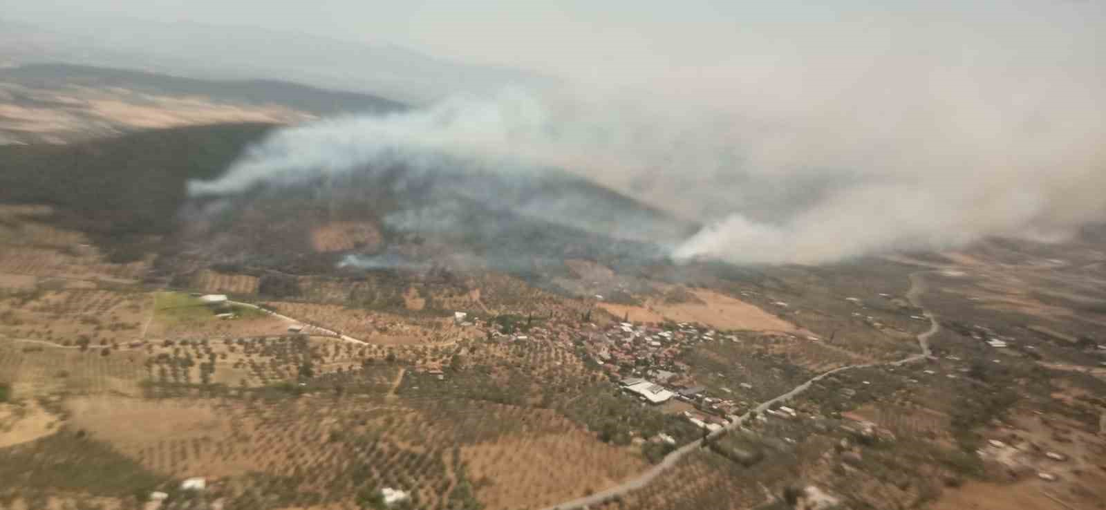Foça yangınında ekip sayısı artırıldı