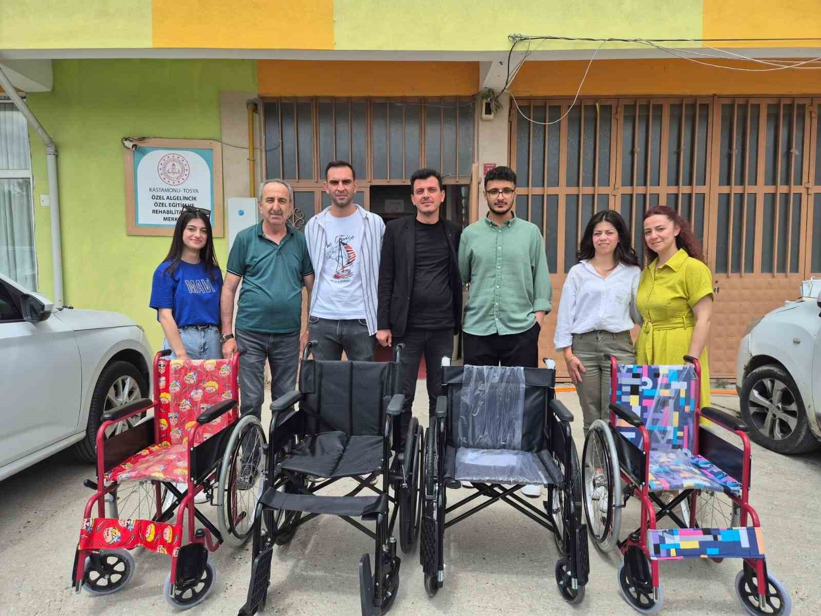 Kastamonu&rsquo;da &ouml;ğrenciler, ihtiya&ccedil; sahipleri i&ccedil;in tekerlekli sandalye aldı
