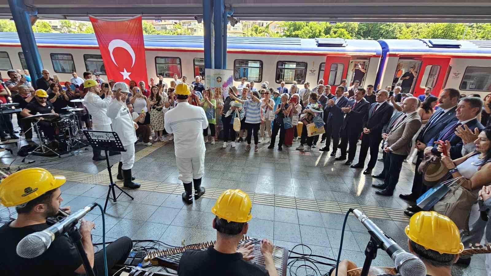 Turistik Karaelmas Ekspresi Zonguldak’a ulaştı
